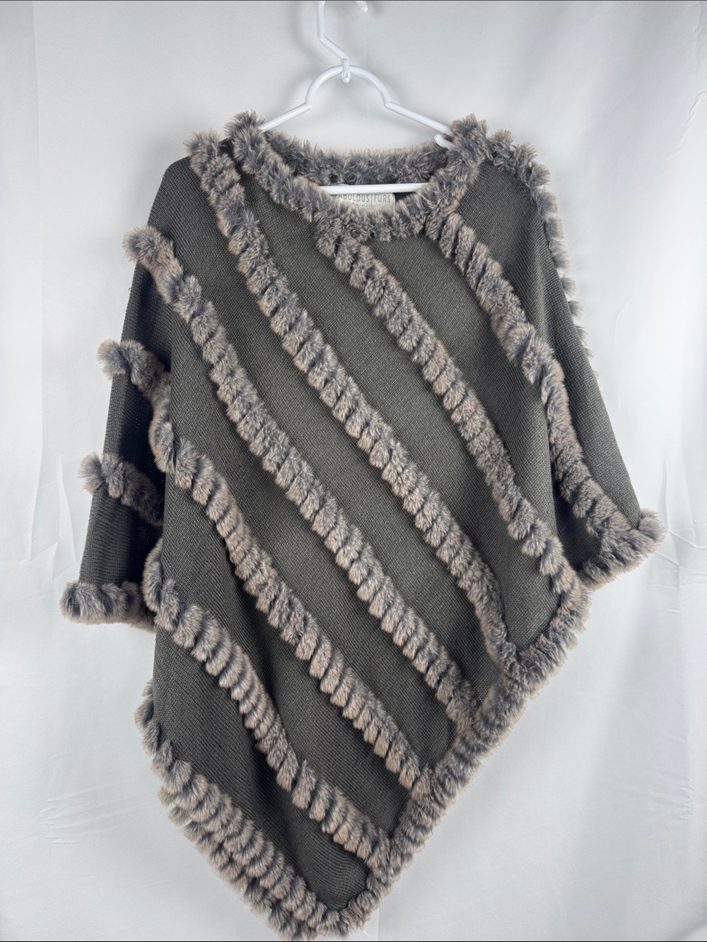 Donna Salyers Fabulous Furs 100% Faux Gray Poncho One Size